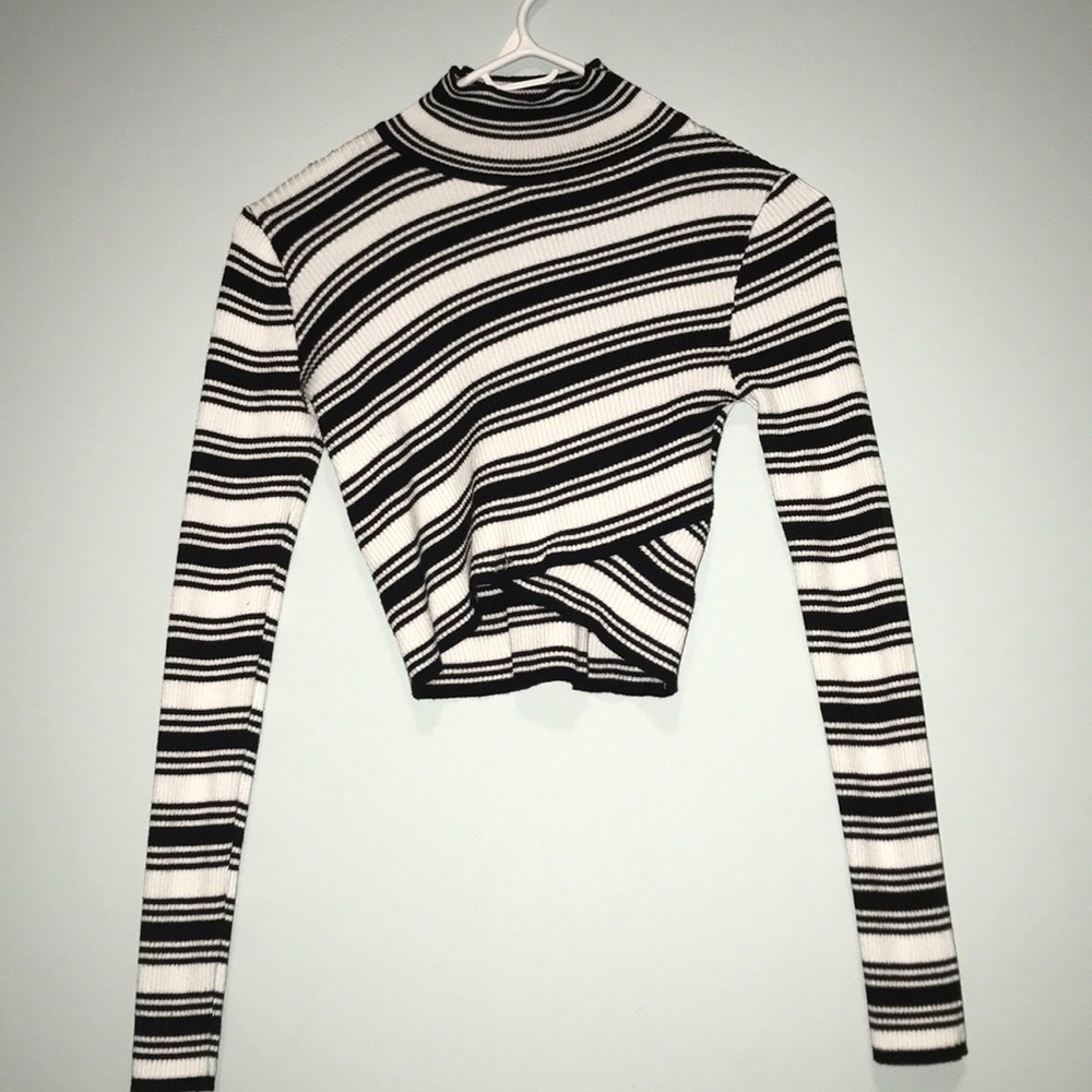 Long sleeve crop top